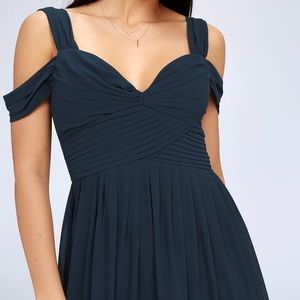 Lulu’s Sz M Navy Maxi Dress Over the Shoulder
